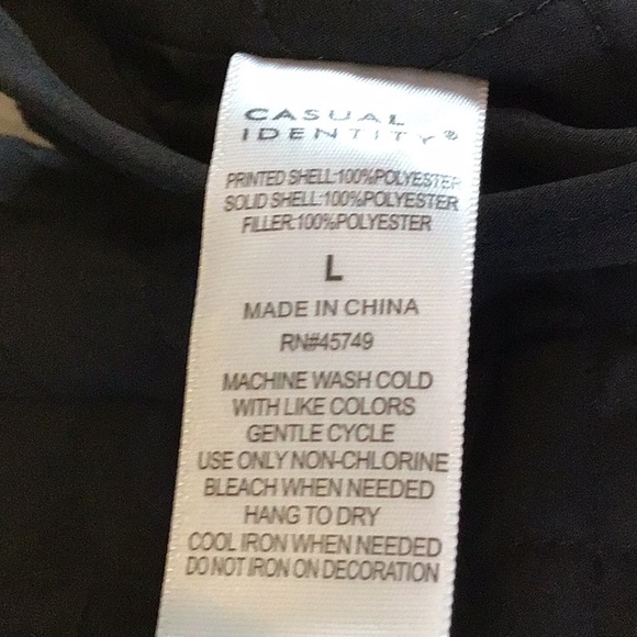 NWOT. Reversible zip Quilted Vest - Picture 5 of 5